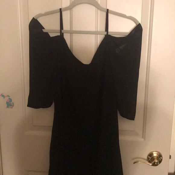 Little black dress cold shoulder size small - Picture 6 of 7